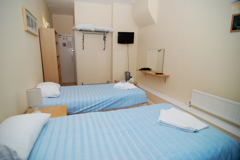 Economy Double or Twin Room photo 3
