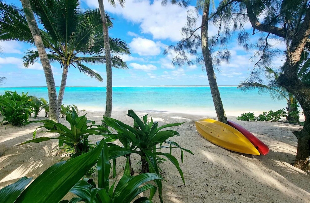 Family Bungalow, 2 Bedrooms, Lagoon View, Beachfront photo 1