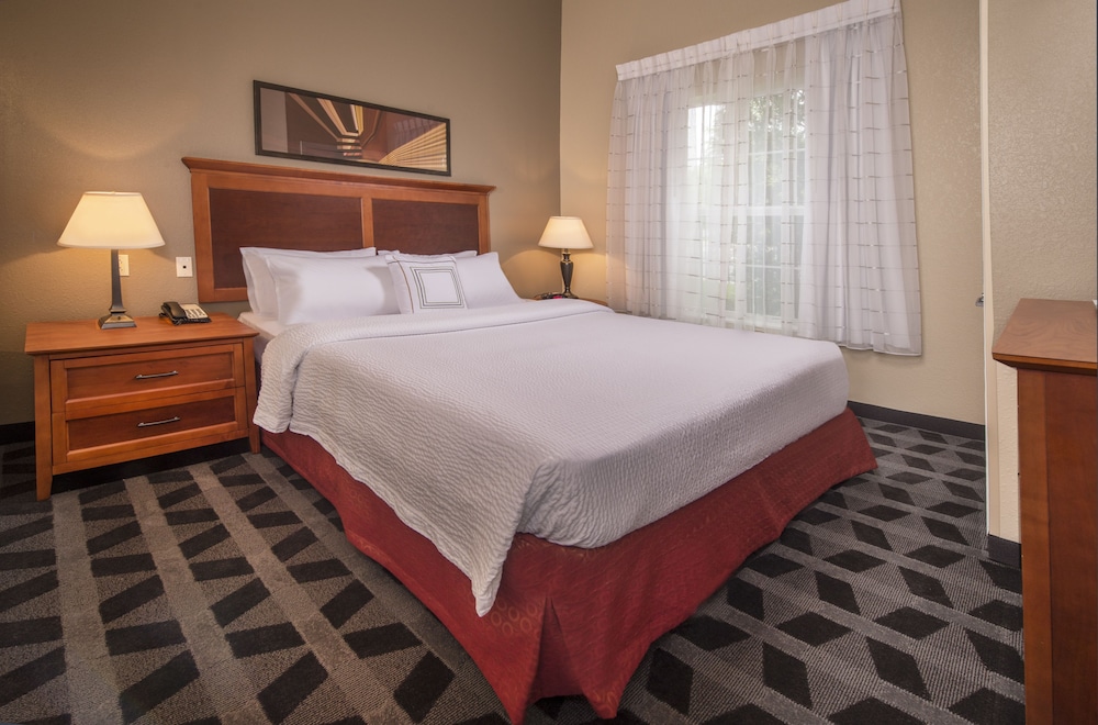 Studio, 1 Queen Bed with Sofa bed (Hearing Accessible) - Photo 2