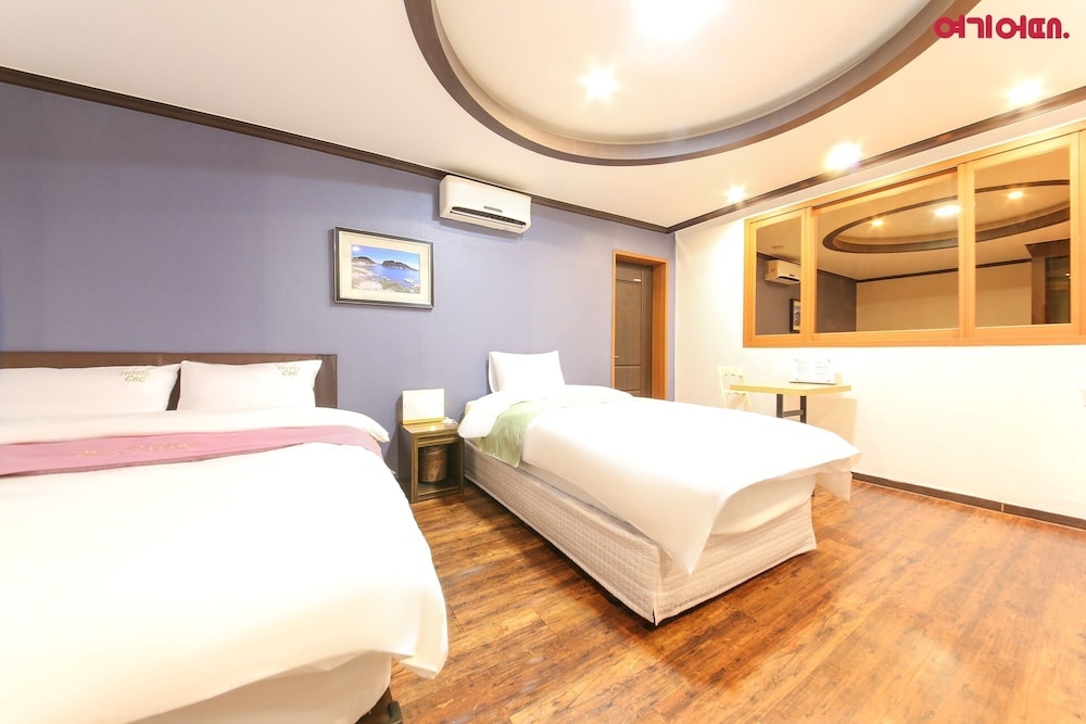 Premium Twin Room photo 1