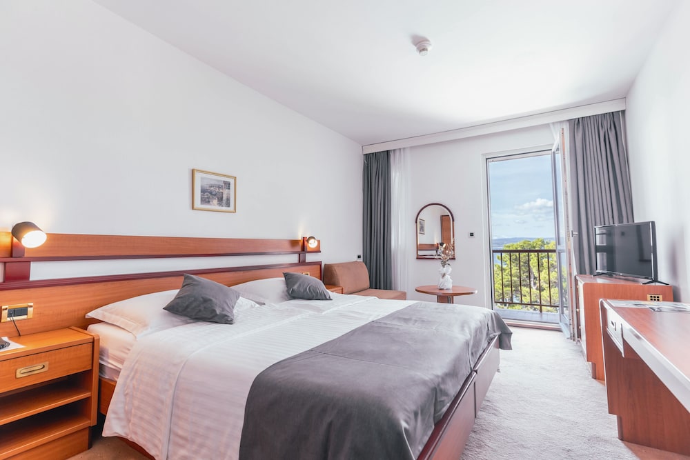 Superior Double Room, Balcony, Sea Facing - Photo 1