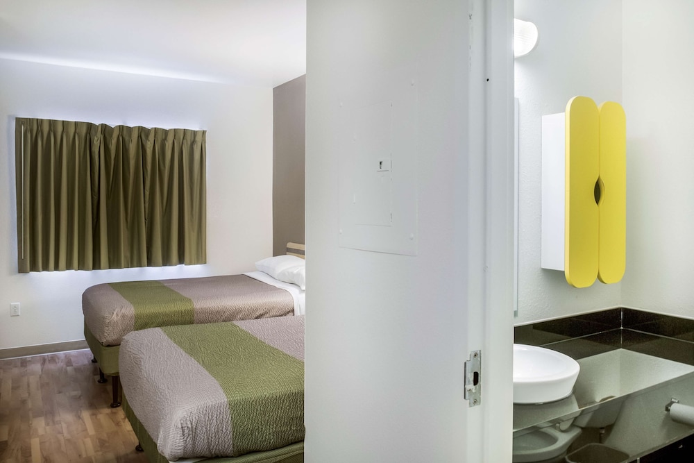 Deluxe Double Room, 2 Double Beds, Non Smoking, Kitchenette photo 2