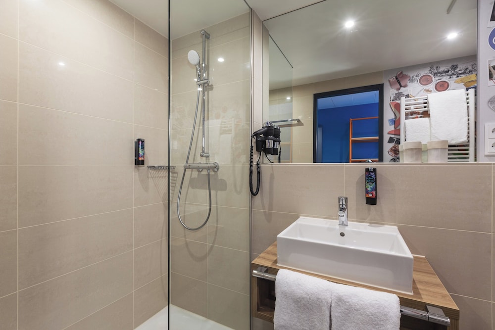 Premium Room, 1 Queen Bed, Kitchenette - Photo 5