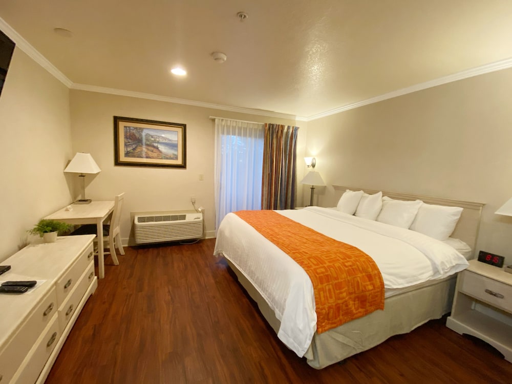 Standard Room, 1 King Bed - Photo 1