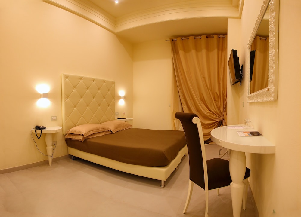 Double Room - Photo 18