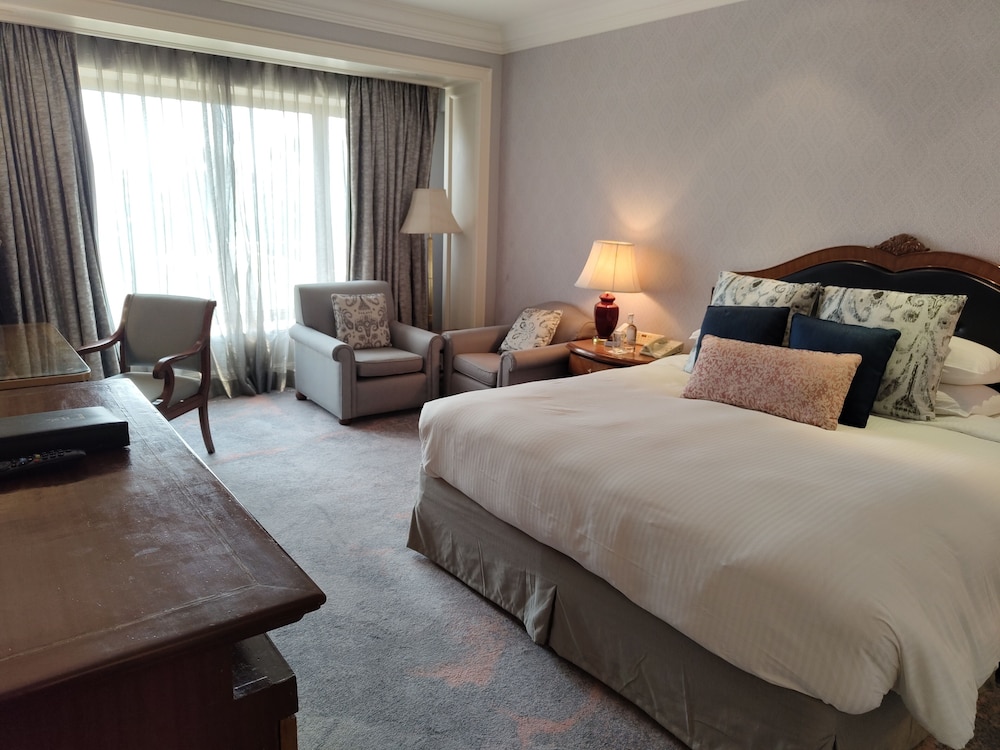Deluxe Room, 1 King Bed - Photo 3