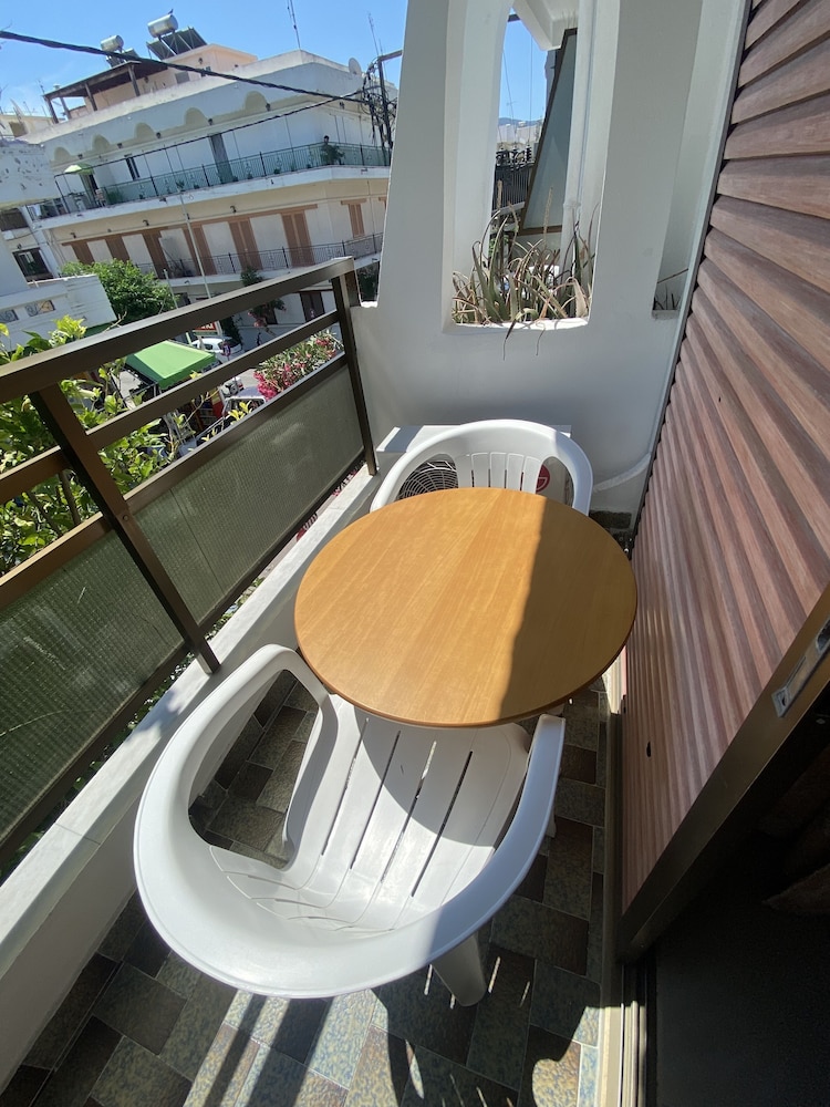 Family Room, Balcony photo 3