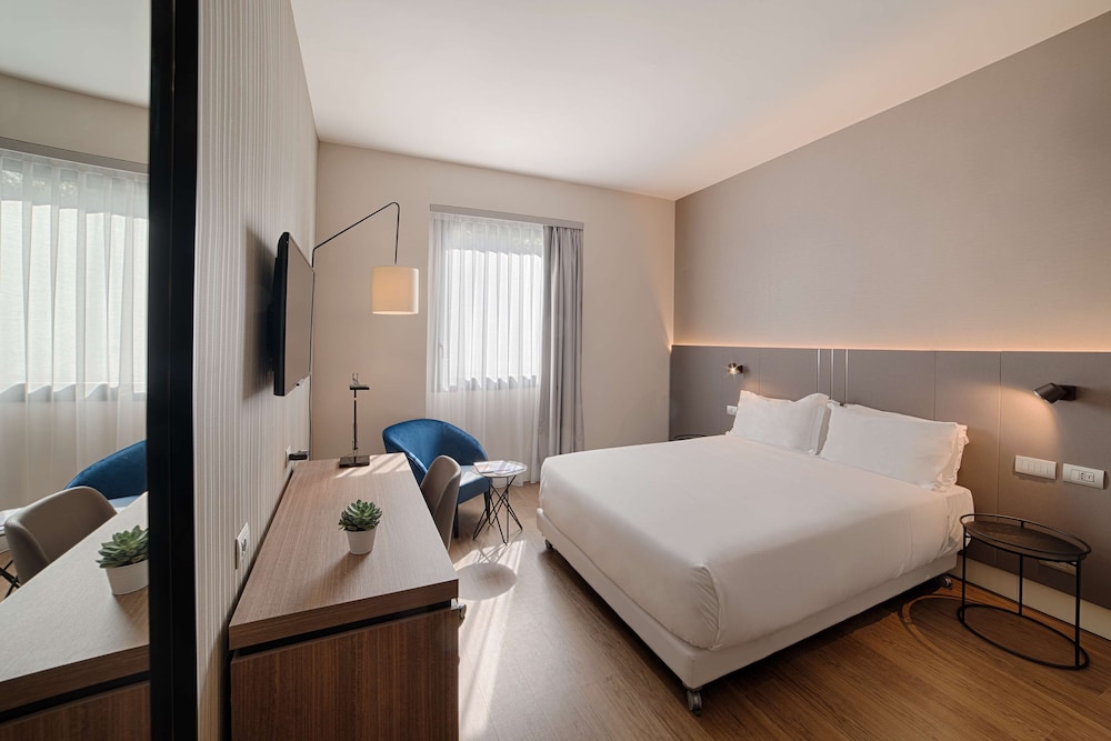 Family Room, Connecting Rooms (3AD+1CH) thumbnail 6