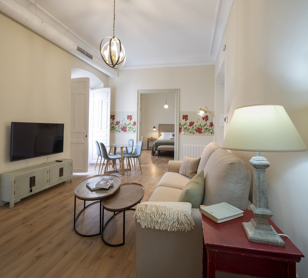Family Apartment, Private Bathroom, Courtyard View (2 Habitaciones) - Photo 9