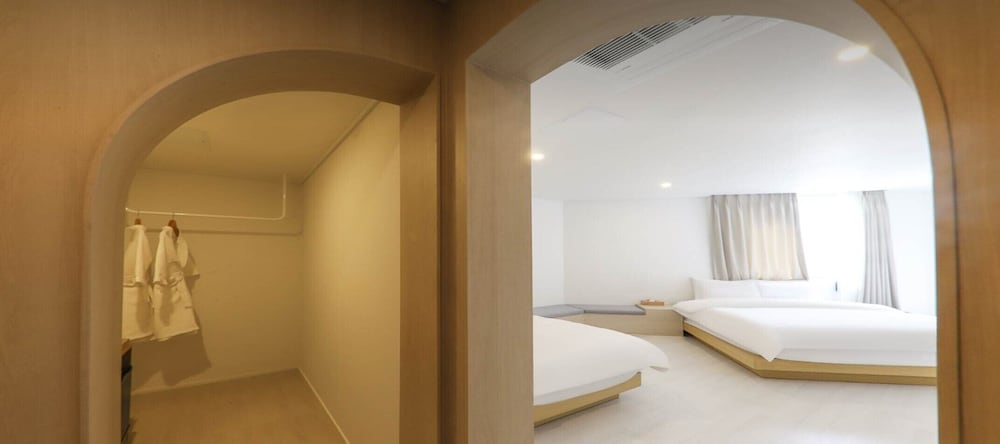 Signature Suite, 2 Bedrooms, Non Smoking photo 2