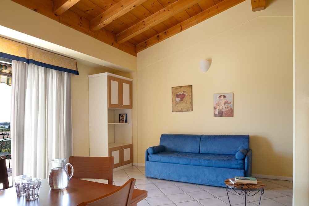 Standard Suite, 2 Bedrooms, Balcony, Lake View - Photo 14