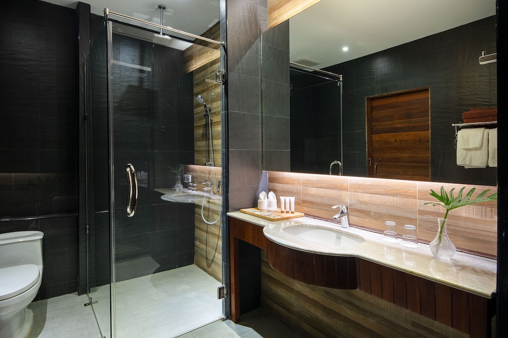 Deluxe Double Room, Pool Access photo 3