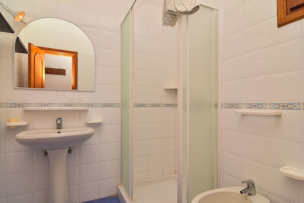 Double Room - Photo 16