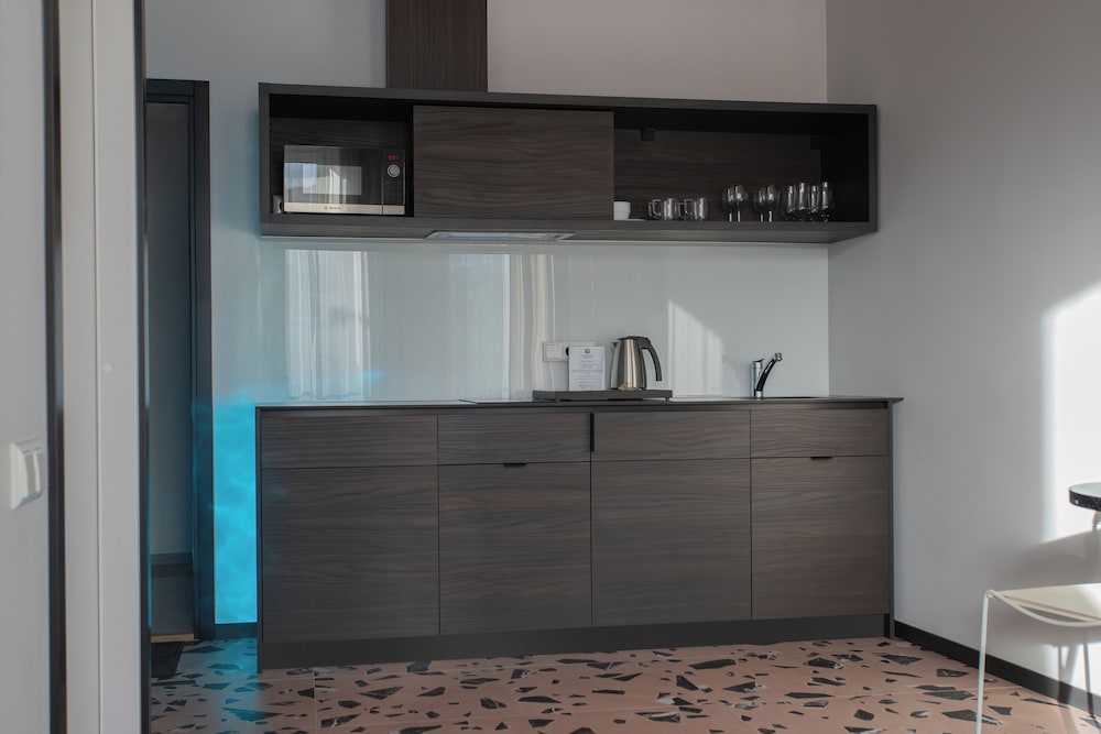 City Apartment - Photo 8