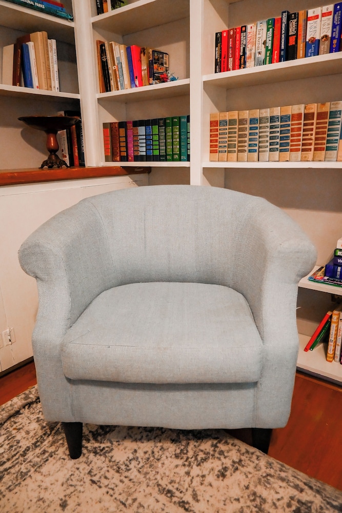 Library Room photo 2