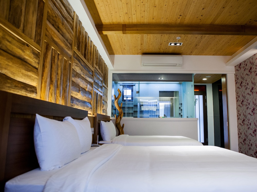 Standard Quadruple Room, 2 Double Beds photo 3