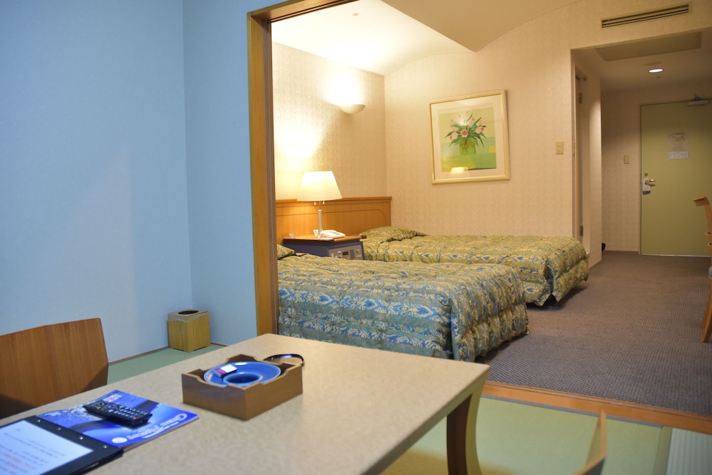 Japanese Western Style Room, Smoking - Photo 3