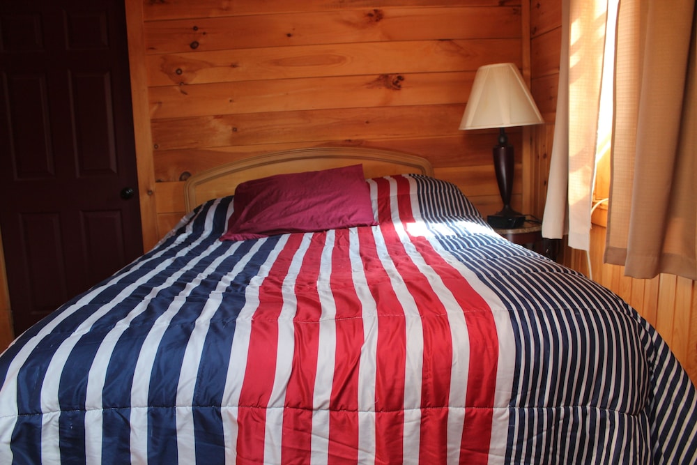 Standard Room (One Queen and One Single Bed) photo 1