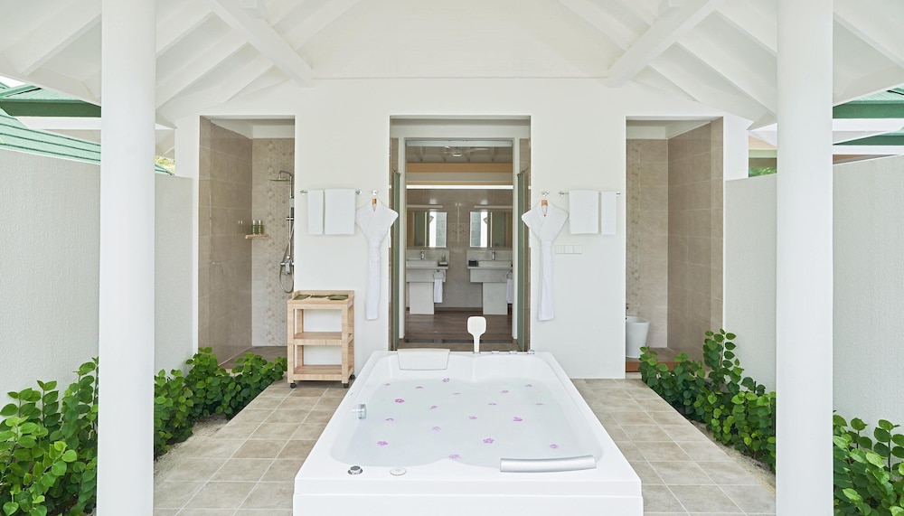 Grand Beach Residence with Pool photo 2