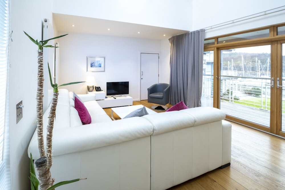 Deluxe Two Bedroom Luxury Apartment