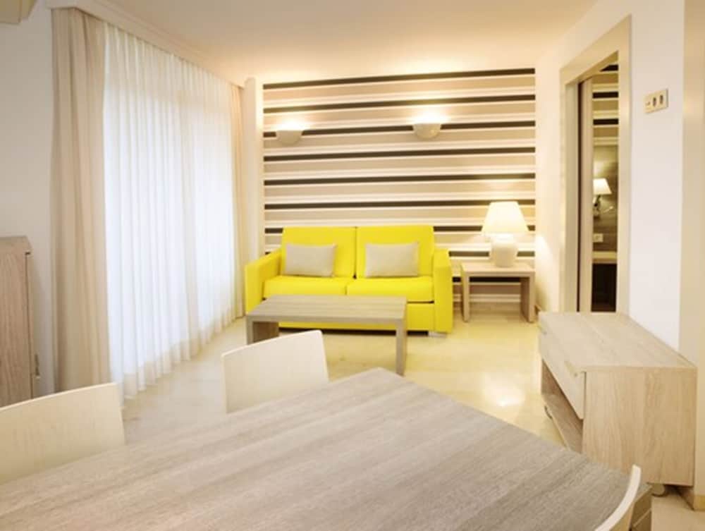 Two Bedroom Suite - Photo 9