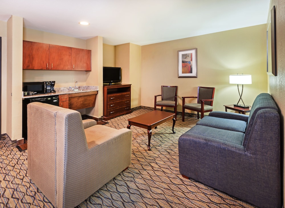 Suite, Multiple Beds (Additional Living Area) - Photo 3