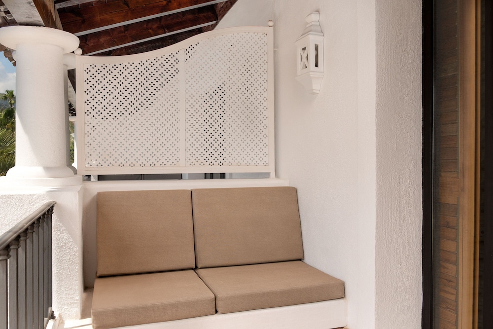 Deluxe Room, 2 Queen Beds, Terrace