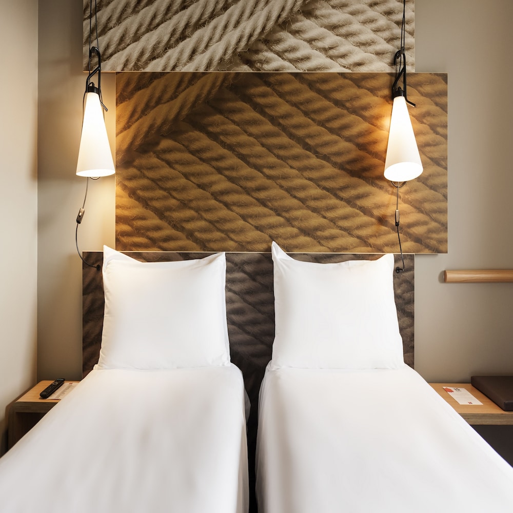 Standard Room, 2 Twin Beds - Photo 9