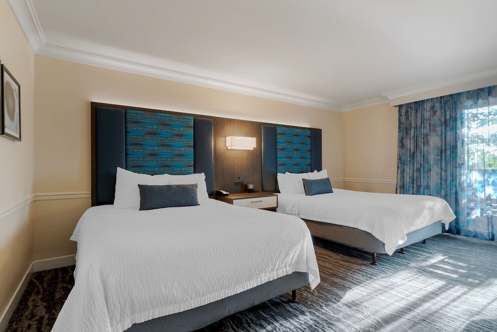 Standard Room, 2 Queen Beds, Accessible, Bathtub photo 2