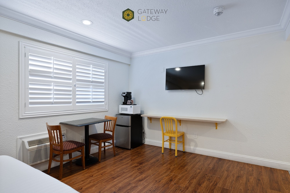 Classic Single Room, 1 Queen Bed, Accessible photo 2