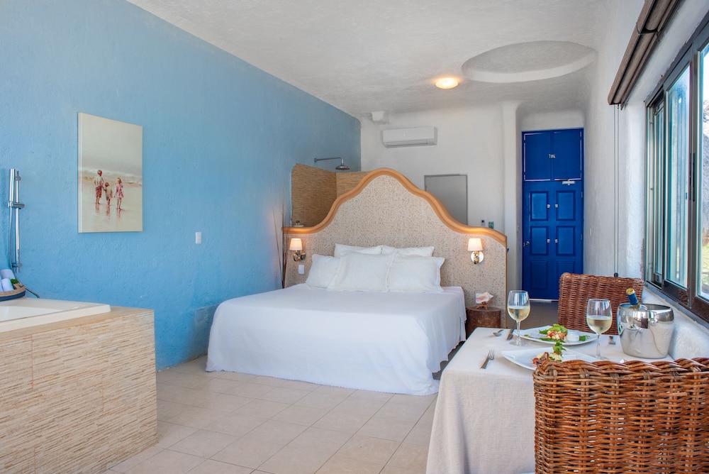 Deluxe Studio Suite, Hot Tub, Beach View
