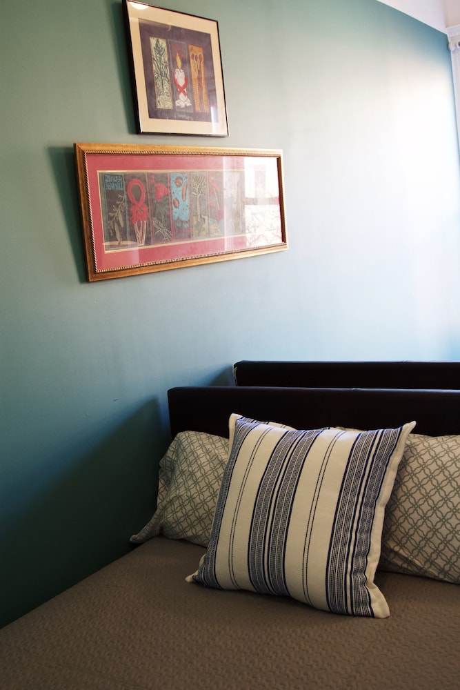 Standard Quadruple Room, Ensuite (Langston Hughes Room) photo 3