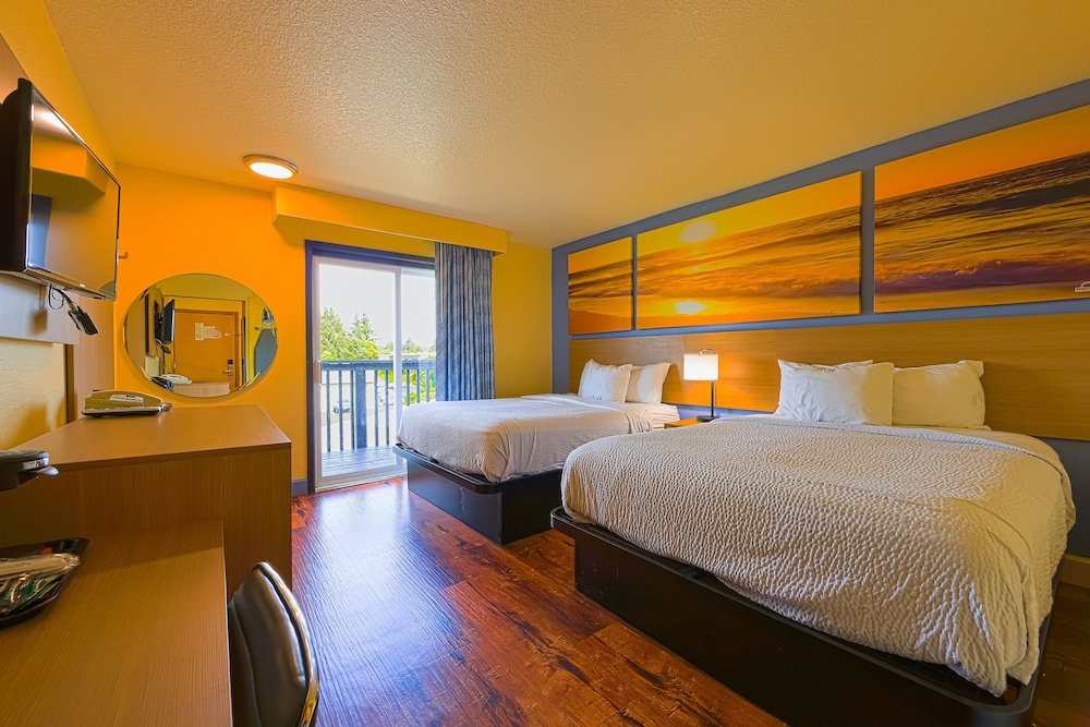 Double Room, 2 Queen Beds, Balcony photo 1