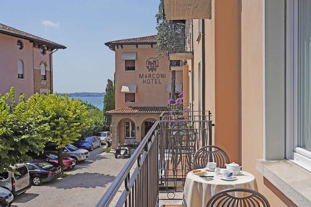 Comfort Double or Twin Room, Partial Lake View, Annex Building photo 2