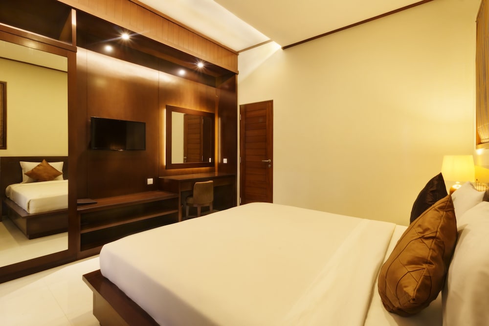 Deluxe Premier Interconnecting Room with Pool View - Photo 3