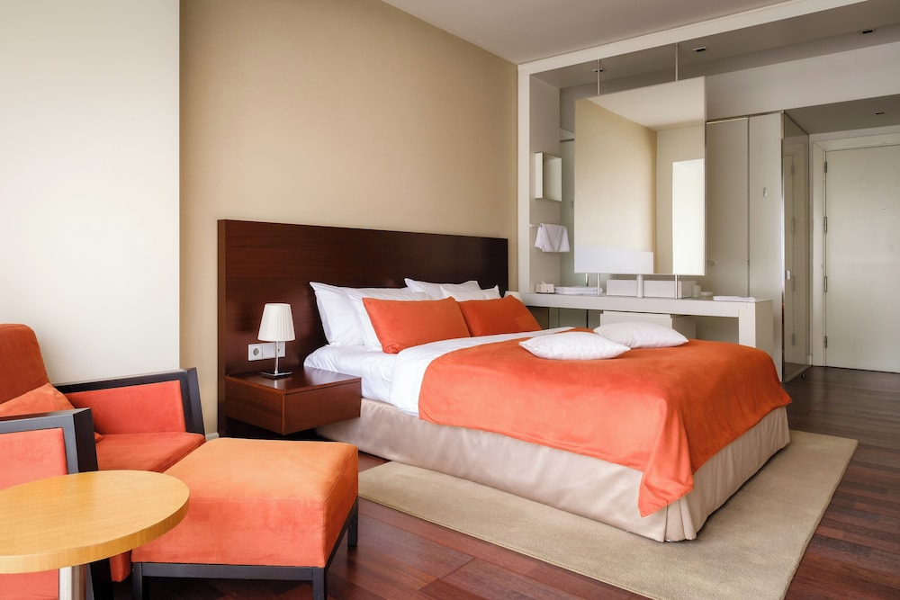 Standard Room, 1 Queen Bed - Photo 4