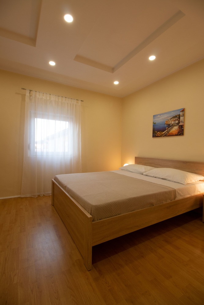 Apartment, 3 Bedrooms, Balcony photo 3