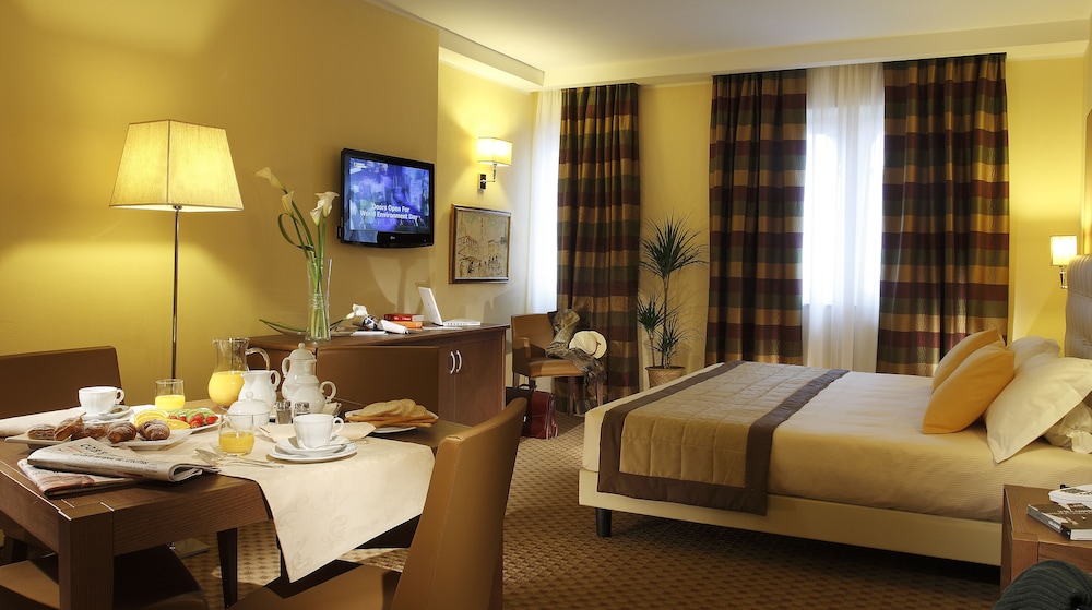 Classic Room, Multiple Beds - Photo 1