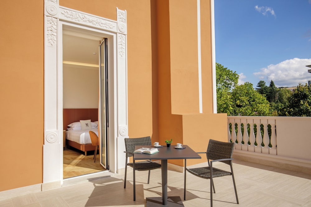 Superior Room, 1 King Bed, Terrace photo 2