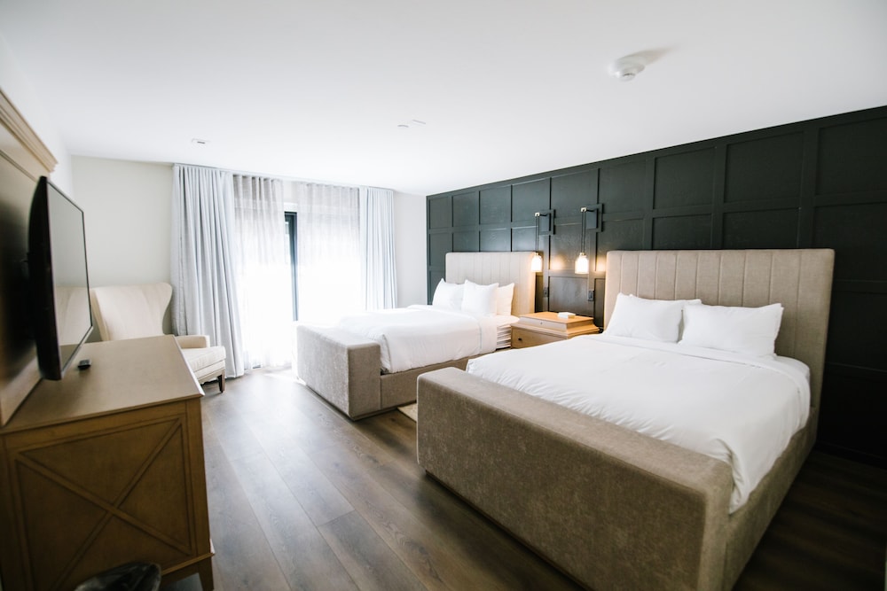 Standard Room, 2 Queen Beds (Deluxe Double Queen)