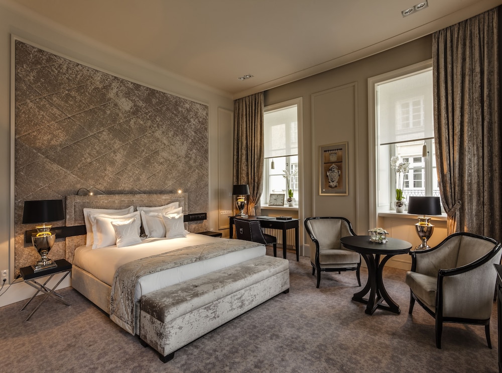 Superior Double Room thumbnail 5