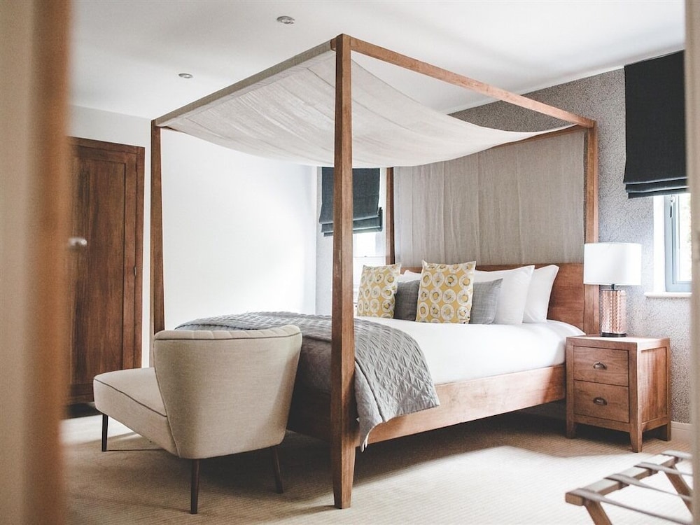 Premier Suite, Ensuite (Beech Nut)