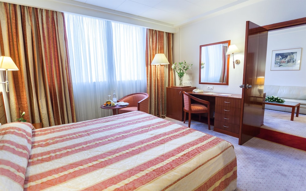 Suite - Photo 4