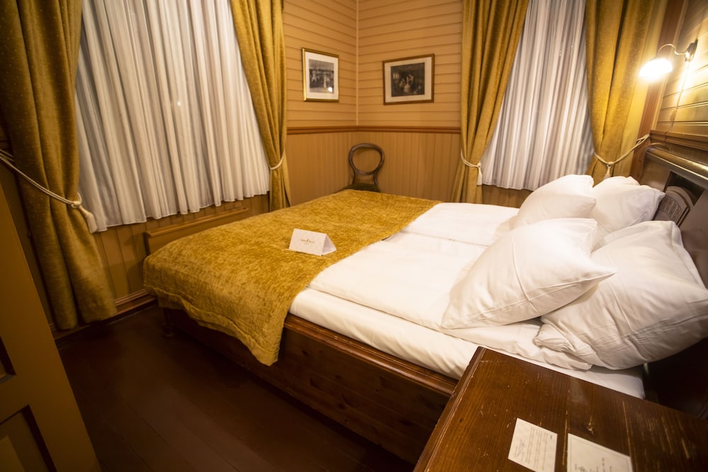 Double Room (Historical)