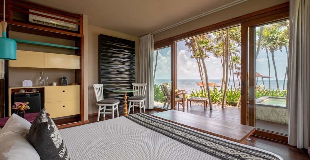 Sea Front Room With Refreshing Plunge Pool