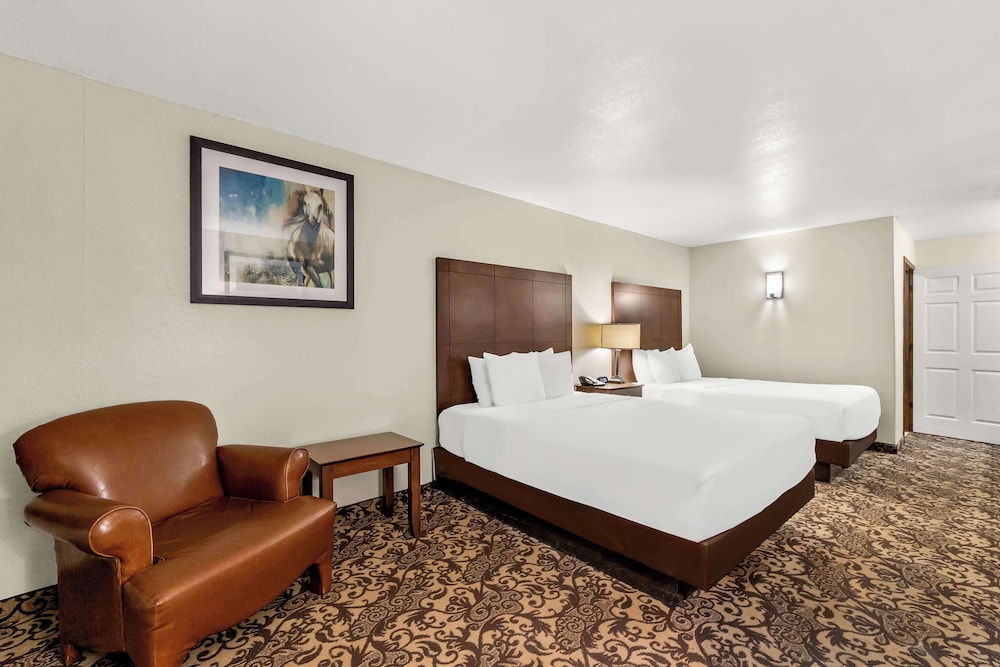 Standard Room, 2 Queen Beds, Smoking, Refrigerator & Microwave photo 2