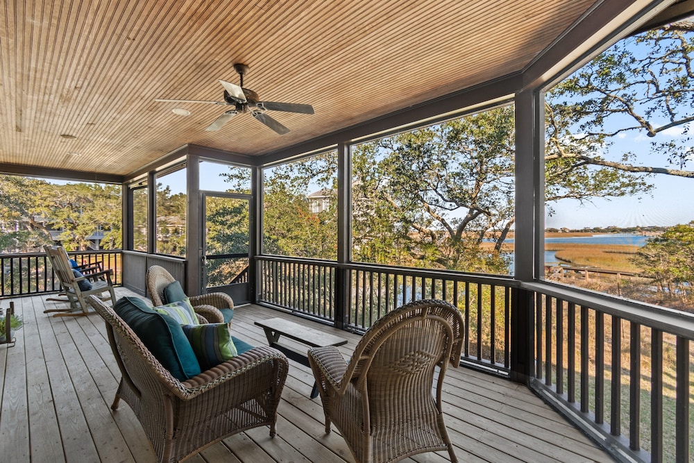 Luxury Cabin, River View