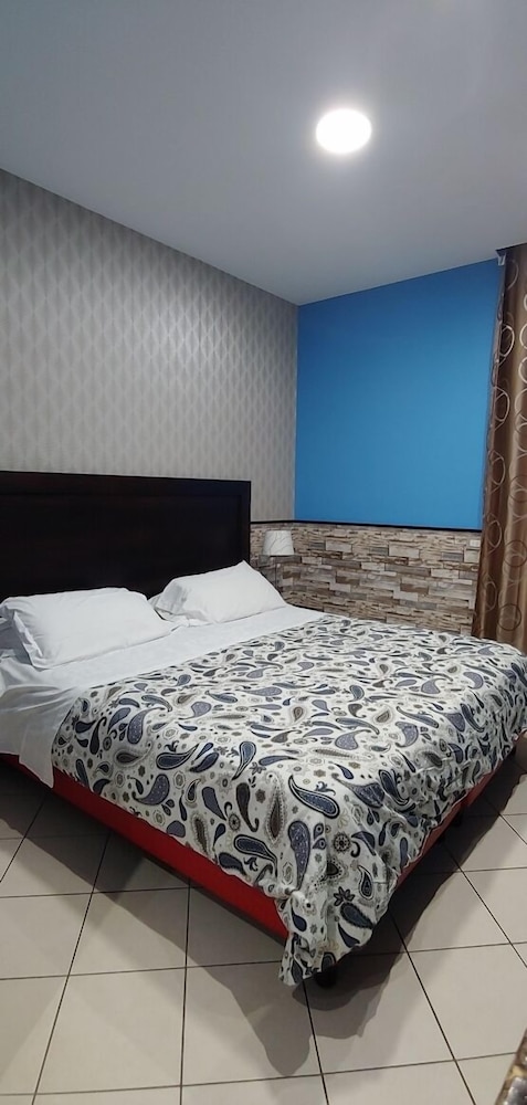 Basic Double Room, 1 King Bed, Ensuite - Photo 15