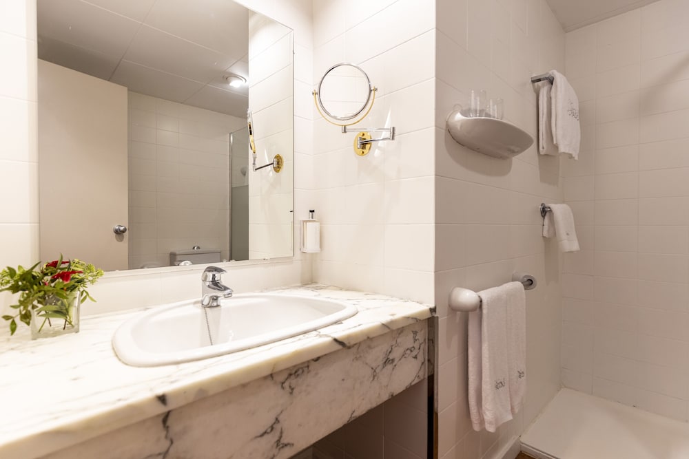 Double Room - Photo 12