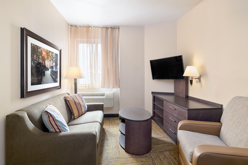 Suite, 1 Bedroom, Accessible (Roll-In Shower)